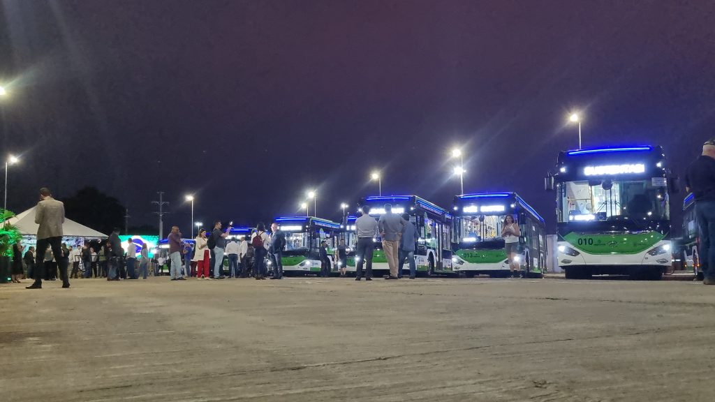 Cascavel inaugura Eletroterminal com 15 ônibus elétricos