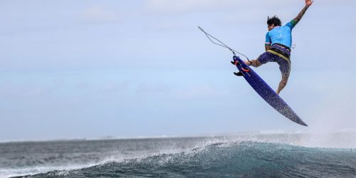 Imagem referente a Gabriel Medina garante bronze para o Brasil no surfe masculino