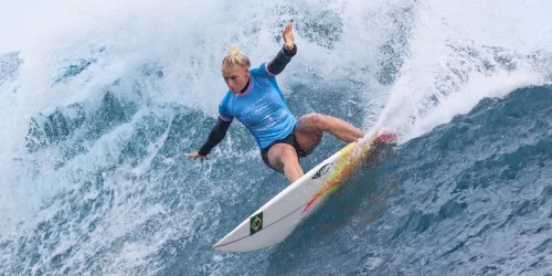 Imagem referente a Jogos de Paris: Tati Weston-Webb fica com prata no surfe feminino