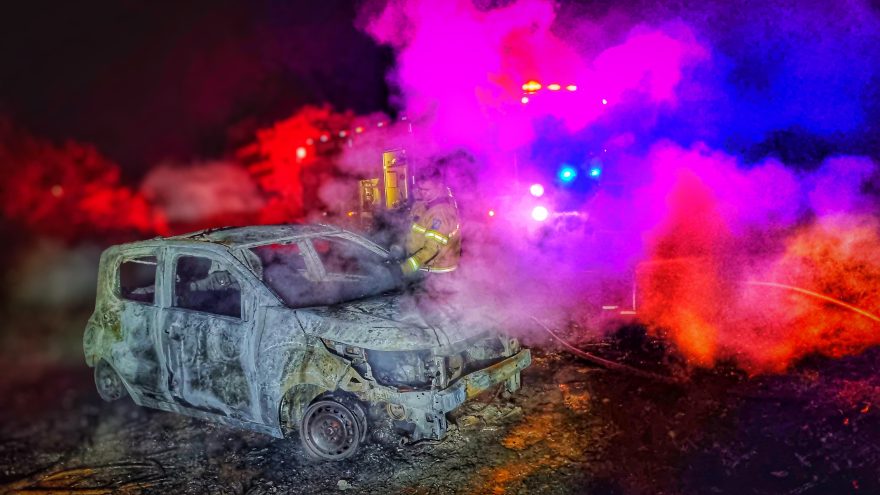 Carro que teria sido utilizado em homicídio em Boa Vista é incendiado em estrada rural