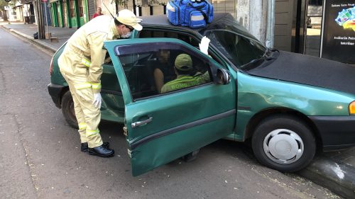 Imagem referente a Mulher fica ferida em acidente entre Gol e Jeep na Rua Paraná