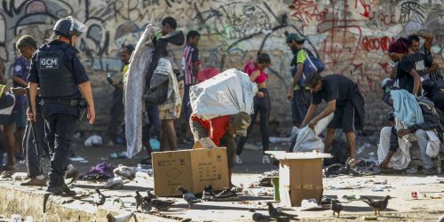 Imagem referente a Em São Paulo, polícia cumpre mandados na Cracolândia