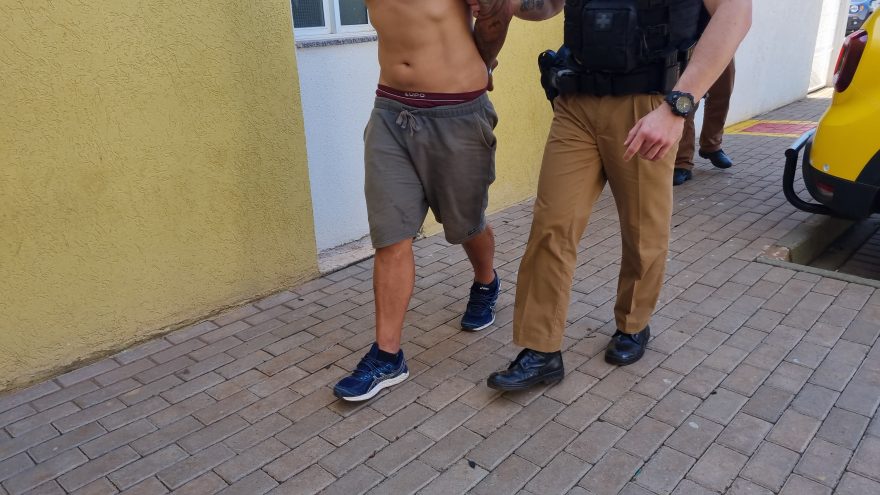 Homem é detido por desacato, ameaça e desobediência