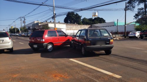 Imagem referente a Briga de Titãs? Acidente Uno x Uno é registrado na Avenida Carlos Gomes