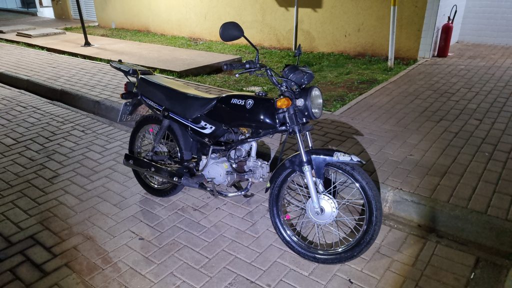 Adolescente usa chave de fenda para ligar e furtar moto de condomínio no Brasmadeira