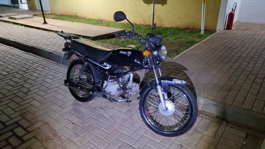 Adolescente usa chave de fenda para ligar e furtar moto de condomínio no Brasmadeira