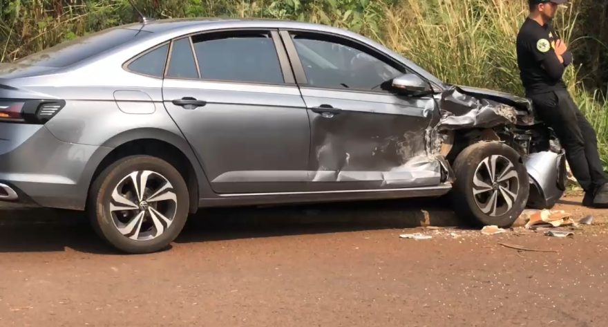 Forte colisão entre Virtus e caminhão deixa homem ferido no Cascavel Velho
