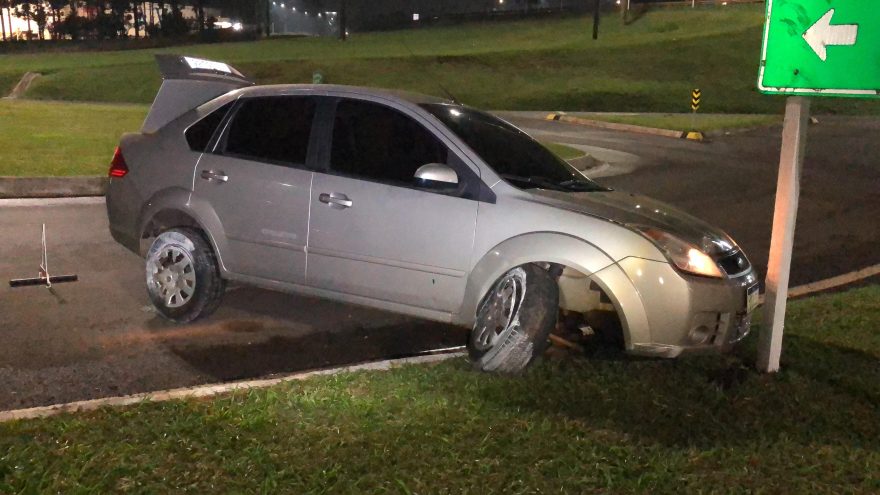 Perseguição em alta velocidade termina com detenção e acidente no Trevo do Guarujá