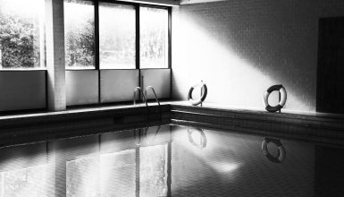 Imagem referente a Mãe do menino que morreu afogado na piscina de hotel em Foz do Iguaçu diz: 
