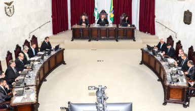 Imagem referente a Remuneração de 21 membros do TCE-PR em junho: R$ 1,58 milhão; 16 ganharam R$ 200 mil extras