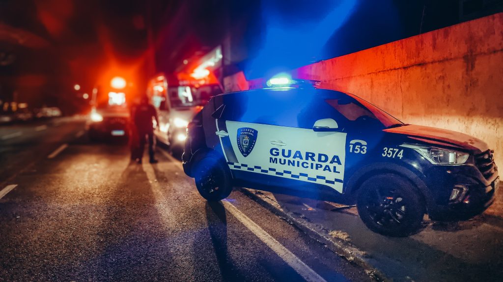 Rapaz ingere medicamentos, entra em surto e Samu e GM são acionados