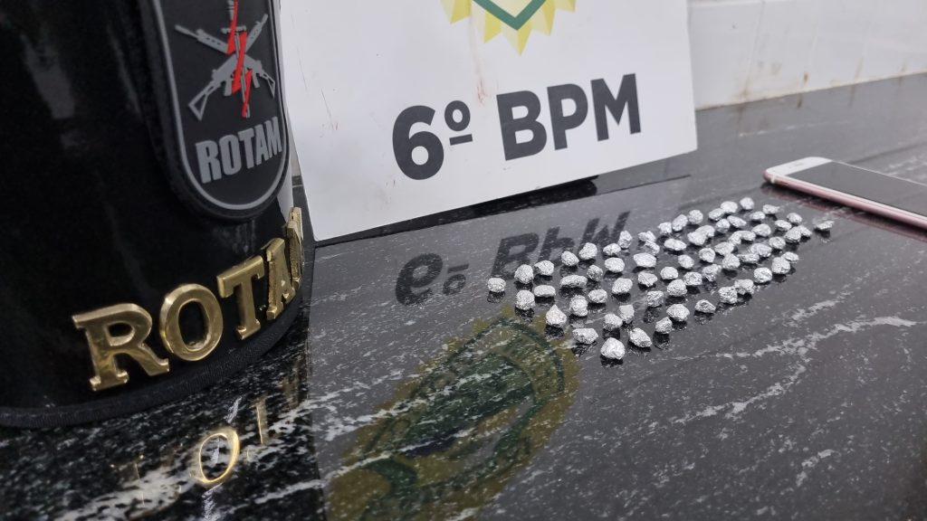Adolescente de 15 anos é detido com 66 pedras de crack no Centro