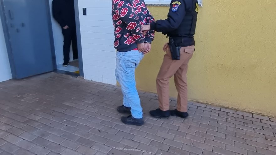 Homem é preso por mudar de cidade sem avisar a justiça