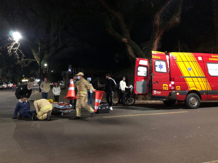 Rapaz de moto fica ferido em acidente no centro de Cascavel