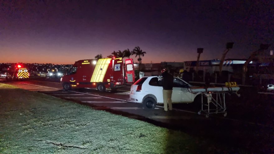 Grave colisão entre três carros é registrada na BR-277 no Turisparque
