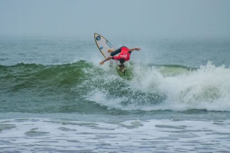 Paranaenses terminam no pódio na 3ª Taça Brasil 5000 de Surf, disputada no Pico de Matinhos