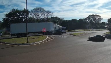 Imagem referente a Impressionante! Câmera flagra como ocorreu o gravíssimo acidente em Santa Tereza do Oeste