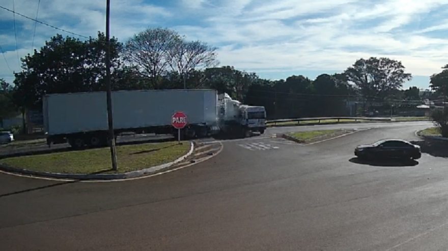Impressionante! Câmera flagra como ocorreu o gravíssimo acidente em Santa Tereza do Oeste