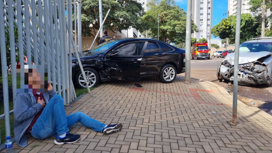 Forte colisão entre Jetta e Strada mobiliza Siate no Centro