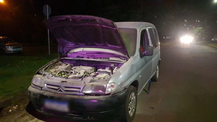 Princípio de incêndio em Citroën Berlingo mobiliza Bombeiros no Bairro Brasília