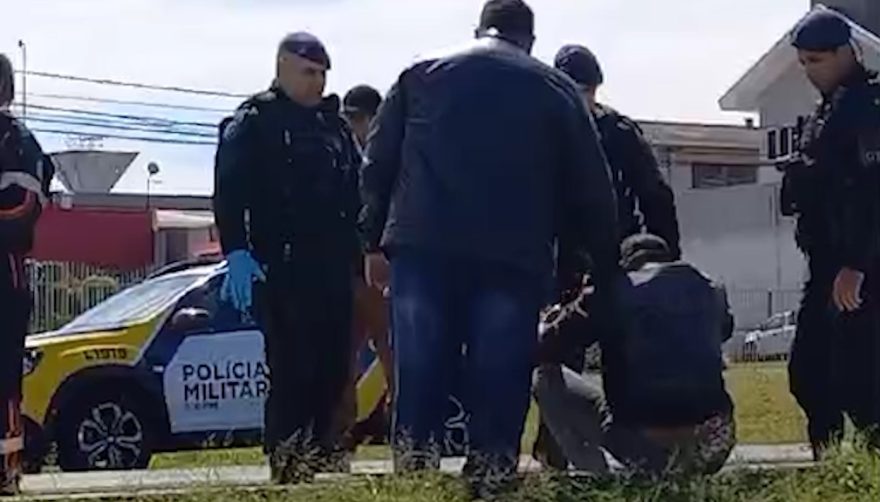 Homem é resgatado após surto em passarela na BR-277, em Cascavel