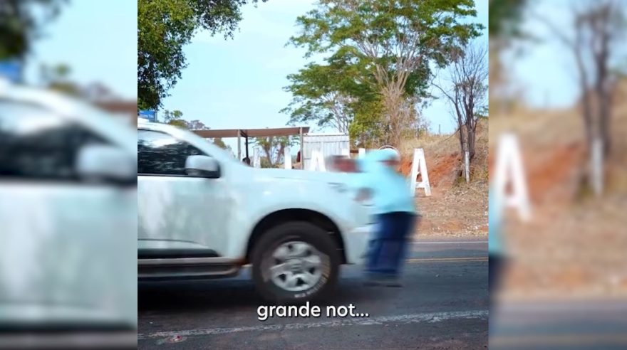 Prefeito é ‘atropelado’ durante gravação de divulgação das novas ambulâncias