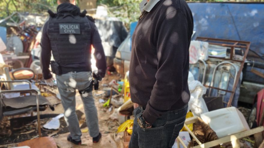 Entorpecentes e dinheiro são encontrados pelo setor antidrogas da PCPR no bairro Cancelli