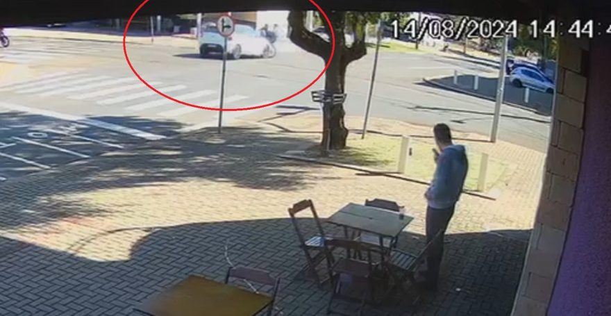 Câmera flagra acidente que deixou adolescente ferido no Coqueiral