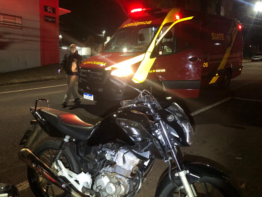 Jovem de 20 anos fica ferido em acidente no Centro