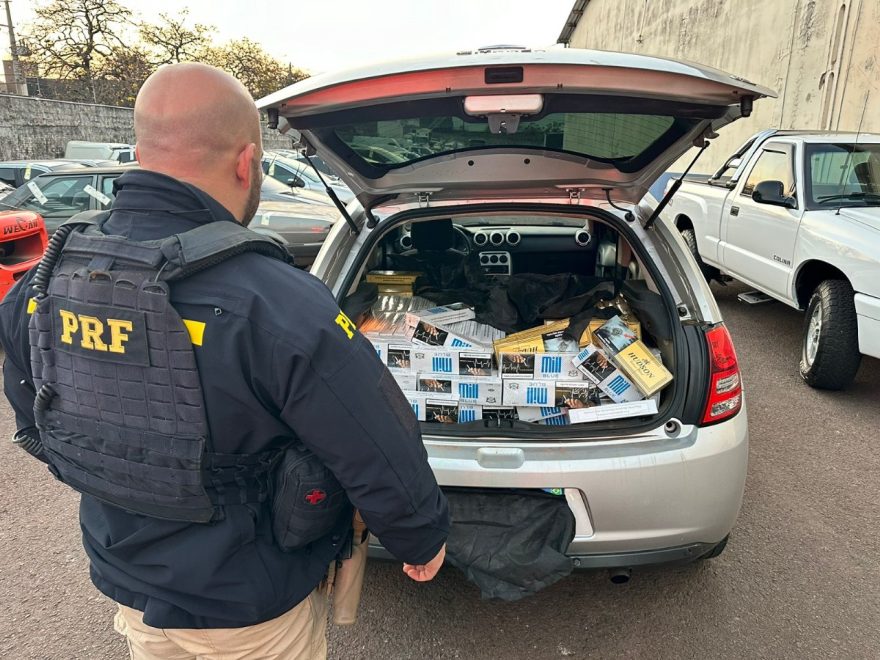 PRF apreende mais 8 mil maços de cigarros contrabandeados em Cascavel