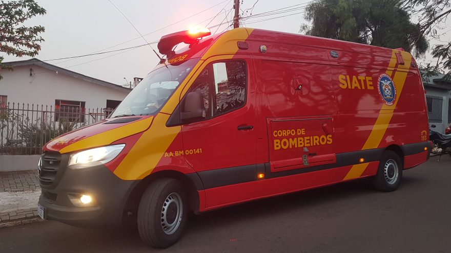 Idosa sofre contusão no crânio ao cair na frente de casa no Santa Felicidade