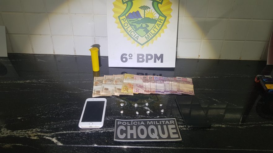 Dois jovens são presos com dinheiro e drogas no 14 de Novembro 