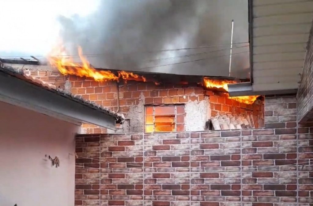 Policial Militar vira herói e salva moradora de incêndio em Toledo