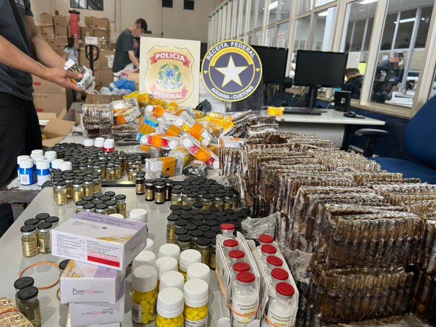 Receita Federal apreende carga de medicamentos ilegais ocultos em purificadores de água