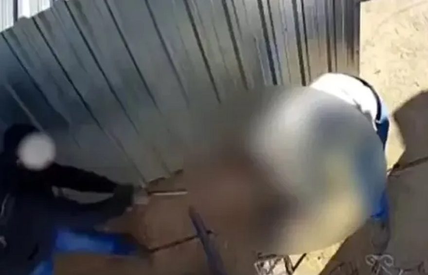 Vídeo mostra funcionário agredindo patrão com barra de ferro