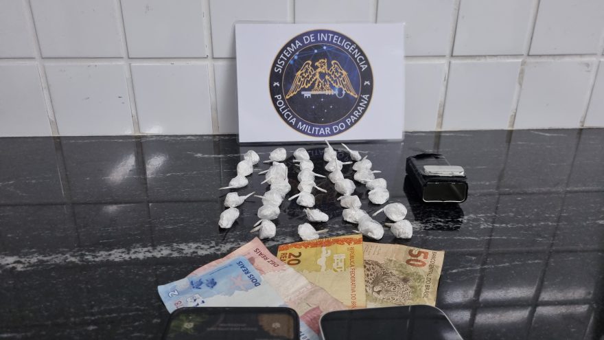 Rapaz de 20 anos é preso com cocaína na Avenida Brasil