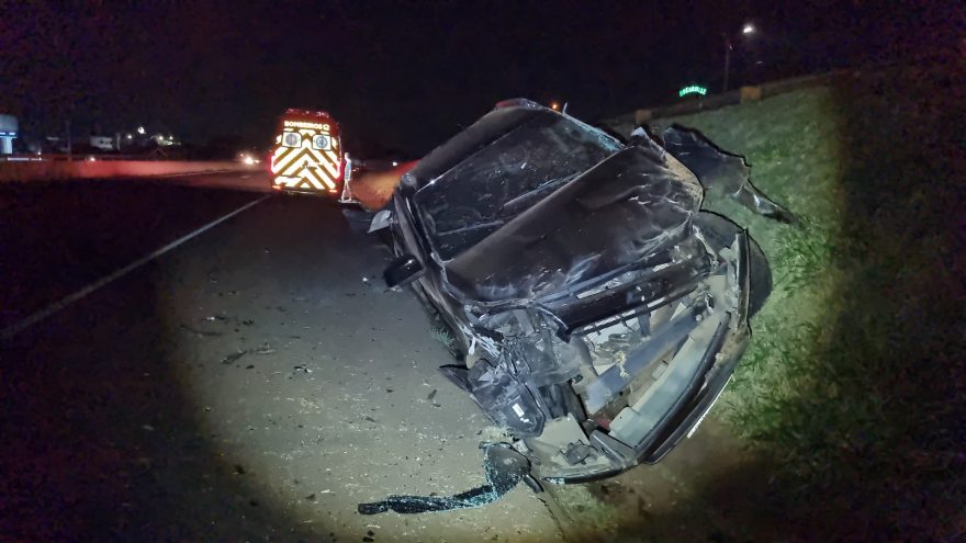 S10 capota após colisão com Hyundai i30 na Br-467 próximo ao Ceasa
