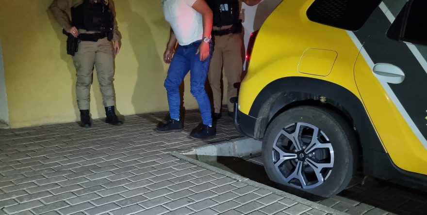 Condutor de Celta é flagrado dirigindo embriagado em Matelândia