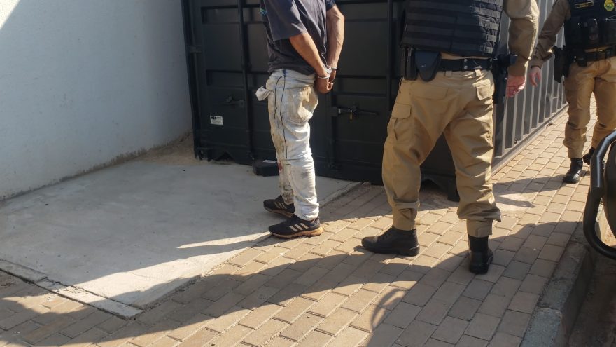 Homem é preso por furto de fios na Rua Natal