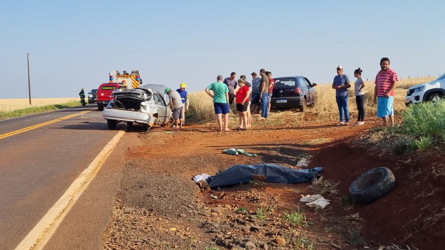 Grande efetivo de socorro é mobilizado após grave capotamento com morte na PR-180