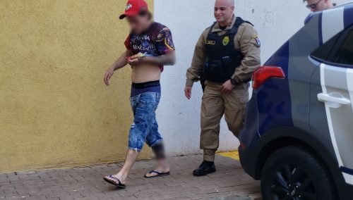 Imagem referente a Acusado de violência doméstica é preso pela PM após denúncia