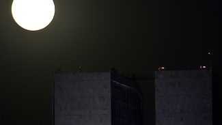 Primeira Superlua de 2024 pode ser vista nesta segunda-feira (19)