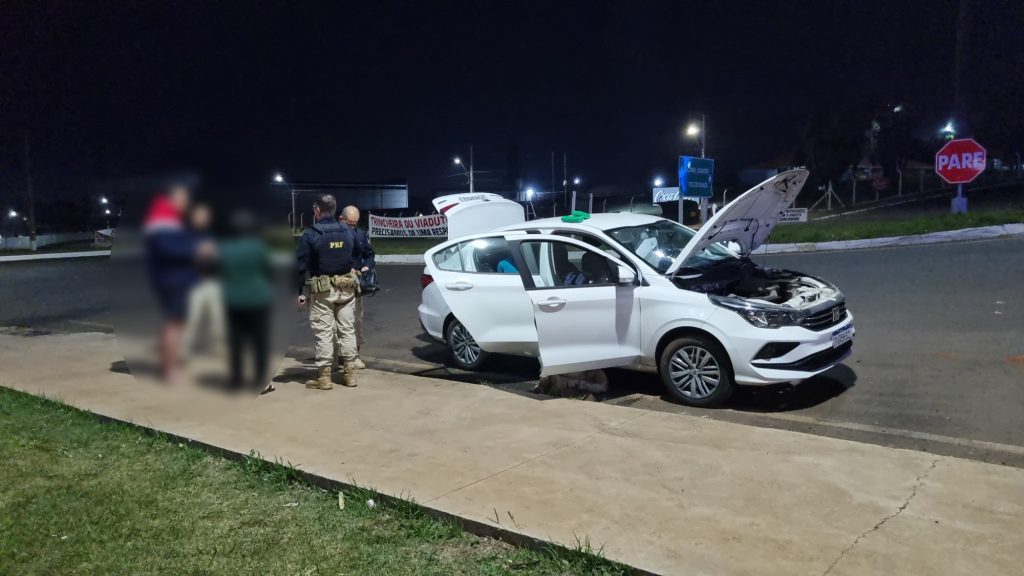 PRF apreende maconha após abordagem a veículo na BR-277