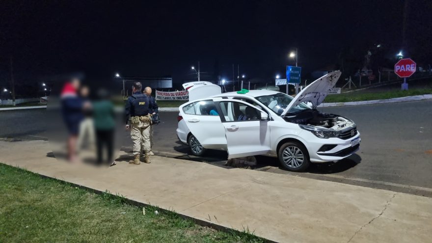 PRF apreende maconha após abordagem a veículo na BR-277