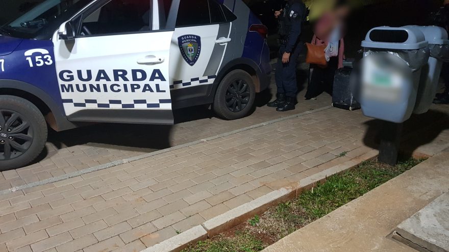 Mulher é detida após quebrar vidro de porta na Rodoviária