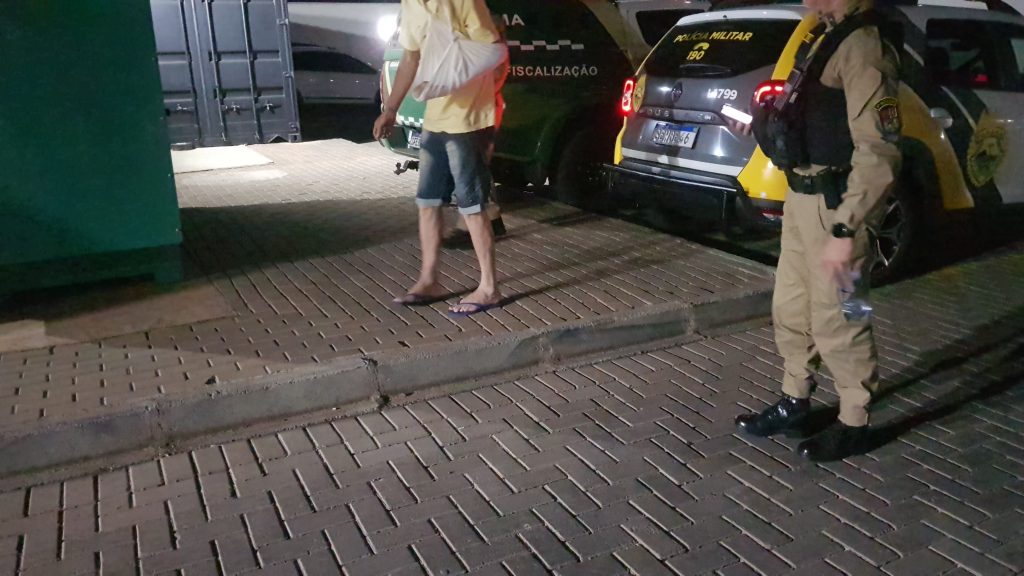 “Essa família é muito unida…”: Homem é acusado de tentar jogar panela contra filha de 17 anos