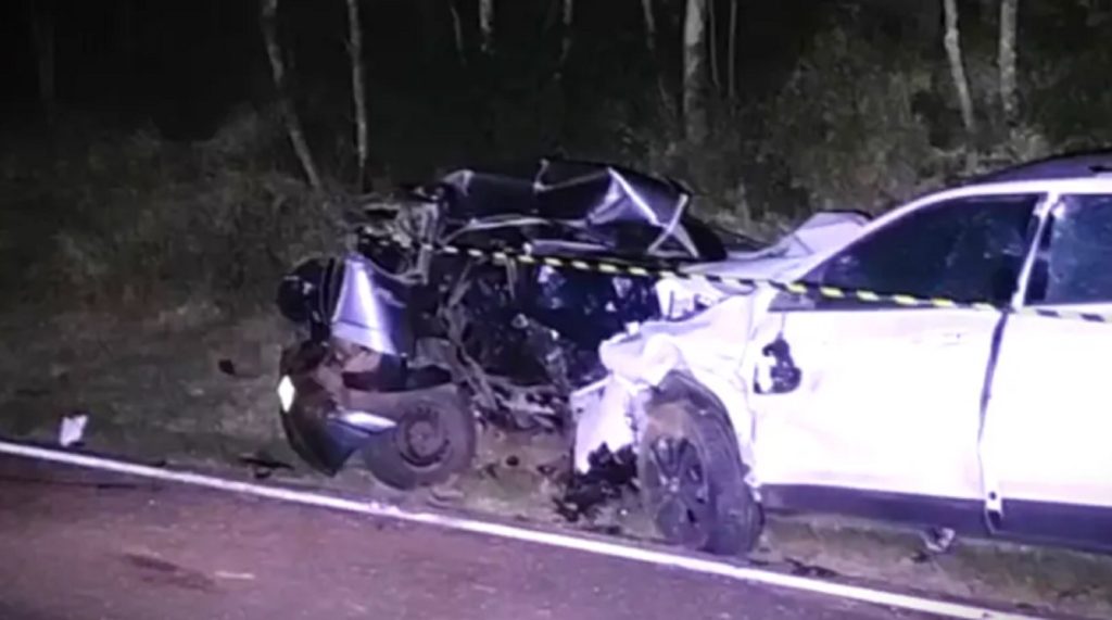 Acidente entre dois carros mata mãe e filha de um ano no Paraná