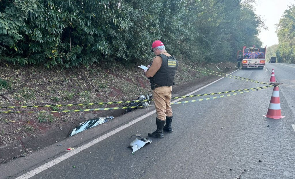 Jovem de 17 anos morre em acidente entre moto e caminhão na PR-182