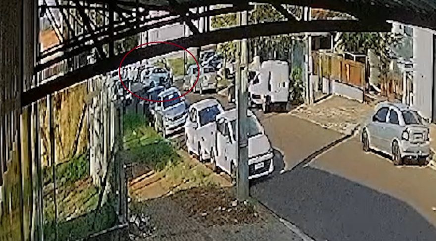 Câmera flagra acidente que deixou motociclista ferido no bairro Alto Alegre