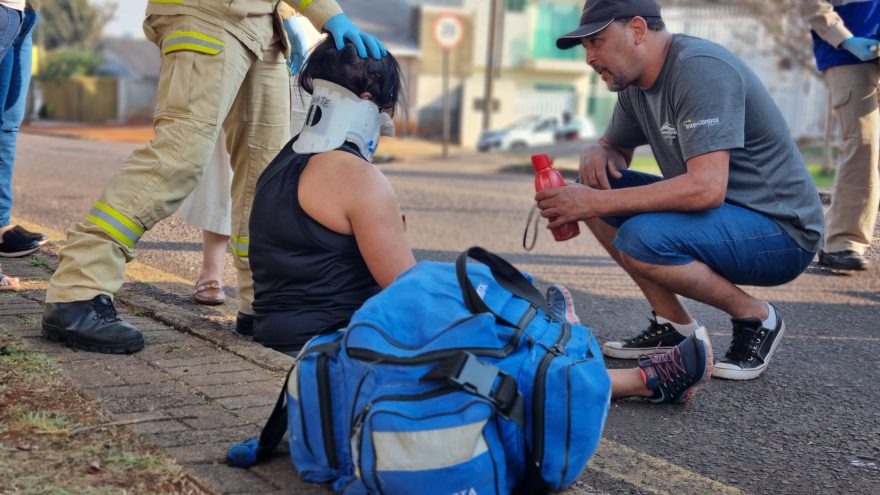 Mulher fica ferida ao cair de bicicleta na Rua Paranaguá